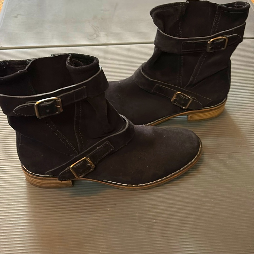Paul Green Black Ally Suede Boot
4 1/2 / US 6.5